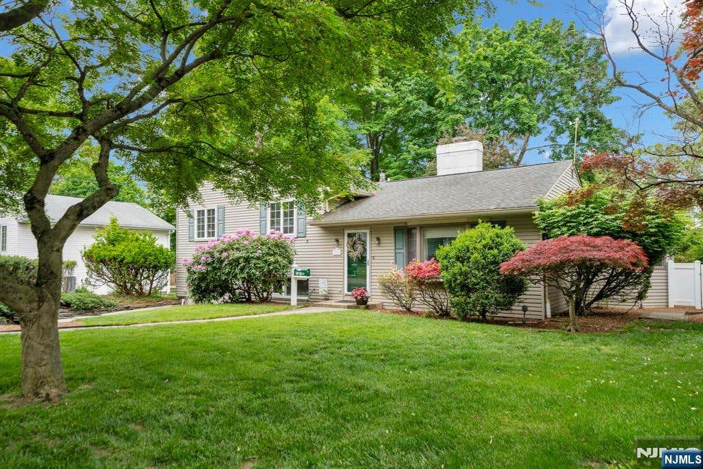 Photo of 165 Busteed Drive, Midland Park, NJ 07432 (MLS # 26019176)