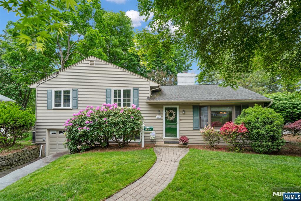 Photo of 165 Busteed Drive, Midland Park, NJ 07432 (MLS # 26019176)