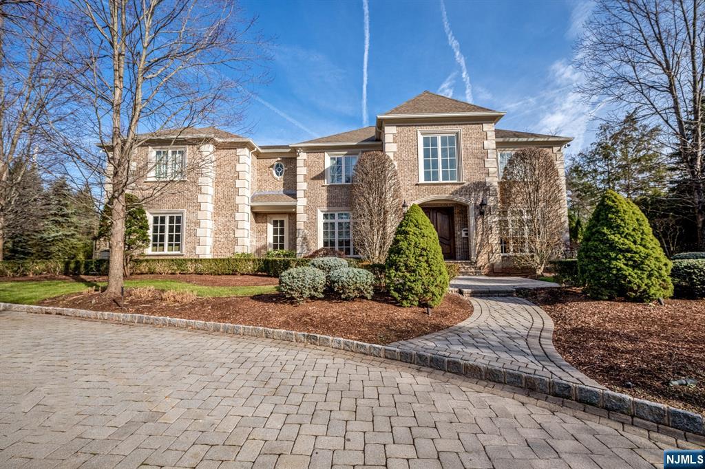 4 Carol Court, Demarest, New Jersey - 6 Bedrooms  
6.5 Bathrooms  
22 Rooms - 