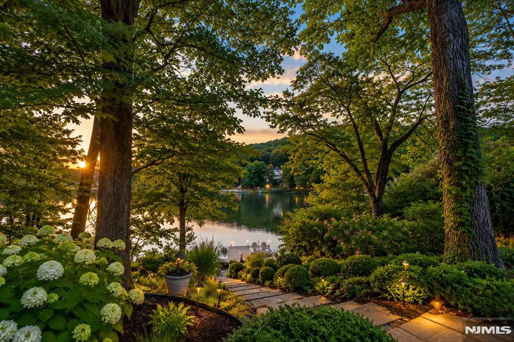 135 Skyline Lakes Drive