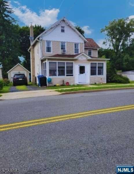 Main image without alt text