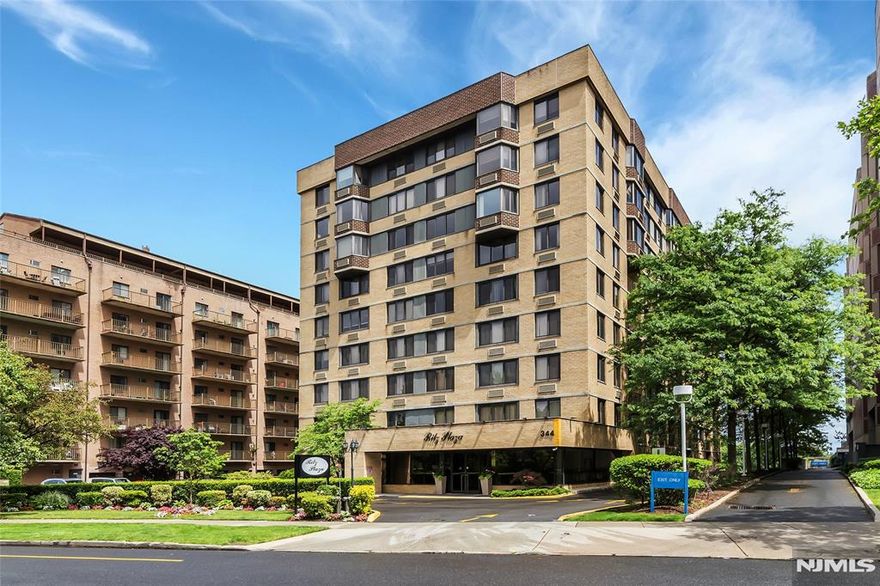 Located on one of Hackensack's most beautiful streets, this well-managed building offers the perfect blend of comfort and convenience. The apartment features two generously sized bedrooms, 2 full bathrooms, eat-in kitchen, and a private terrace. Residents enjoy access to on-site amenities including a fitness center and parking.