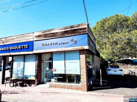 Photo of 1635 Lemoine Avenue, Fort Lee, NJ 07024 (MLS # 25015243)