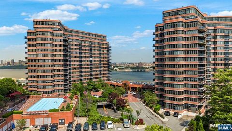 Photo of 100 Carlyle Drive #10B-South, Cliffside Park, NJ 07010 (MLS # 26018017)