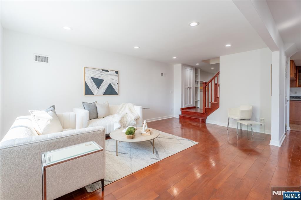 238 Undercliff Avenue