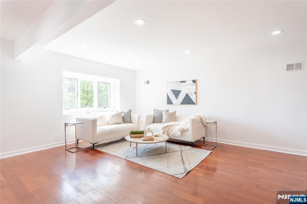238 Undercliff Avenue