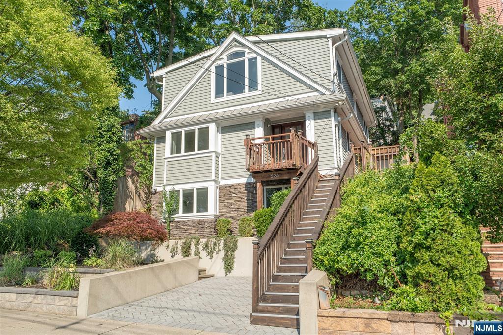 238 Undercliff Avenue