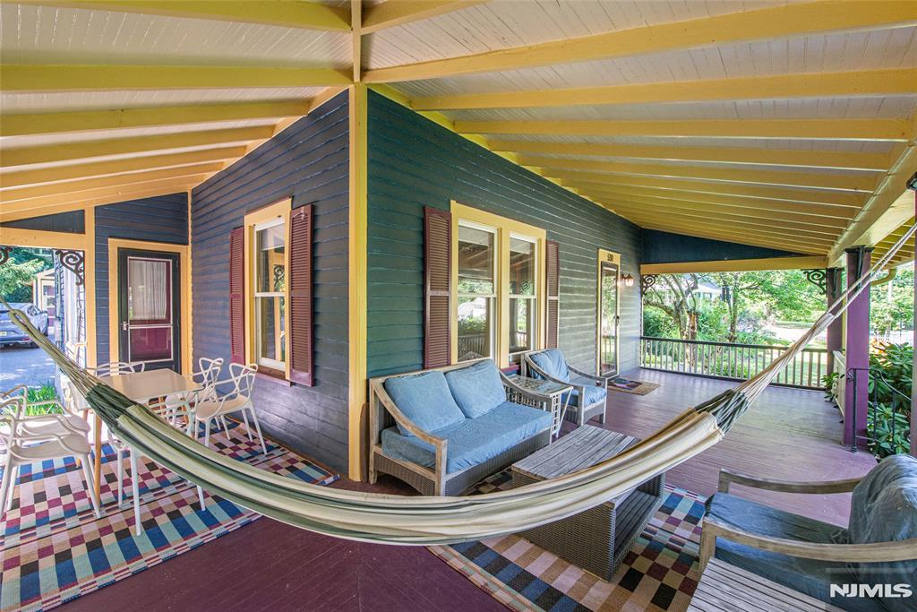 530 Up Mountain Avenue