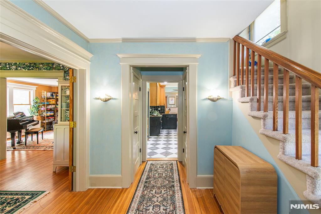 530 Up Mountain Avenue