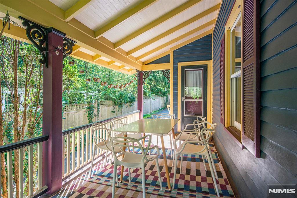 530 Up Mountain Avenue