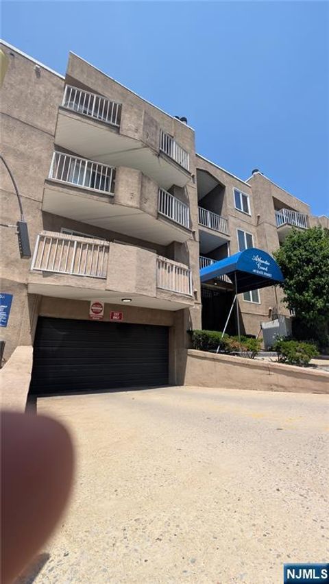 Photo of 105 State ST #3 E, Hackensack, NJ 07601 (MLS # 26018045)
