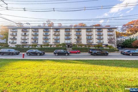 Photo of 1150 River Rd #3H, Edgewater, NJ 07020 (MLS # 25039851)
