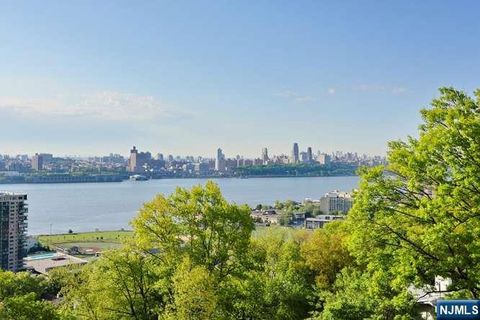 Photo of 1 Horizon Road #605, Fort Lee, NJ 07024 (MLS # 26012388)