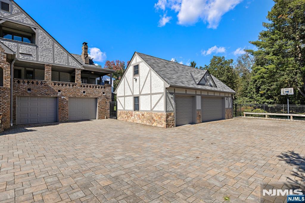 7 Christopher Place