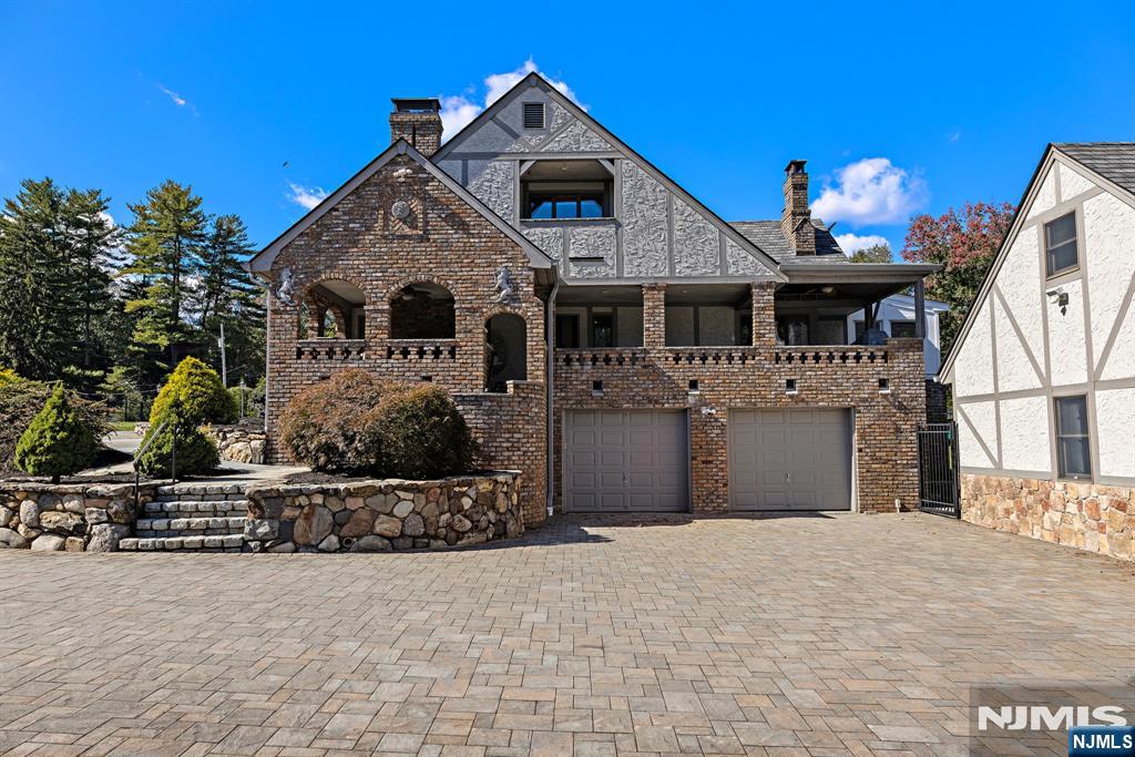 7 Christopher Place