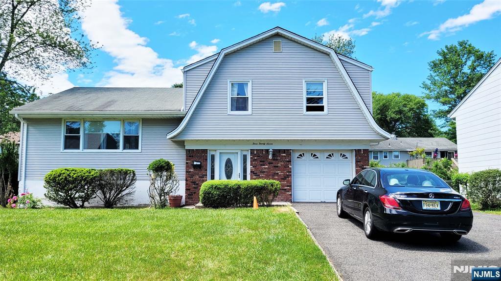327 High St, Northvale, New Jersey - 3 Bedrooms  
3 Bathrooms  
11 Rooms - 