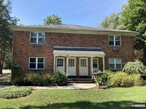 Photo of 151 Spruce #15-1, Oakland, NJ 07436 (MLS # 25019154)