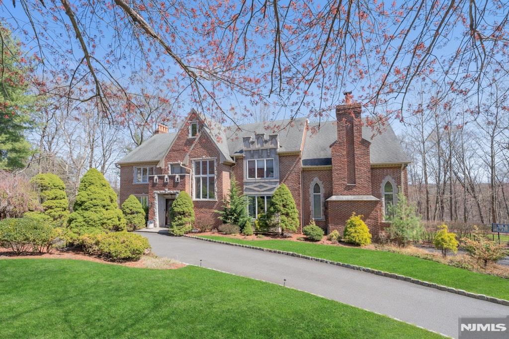 Rental Property at 14 Forest Ridge, Upper Saddle River, New Jersey - Bedrooms: 5 
Bathrooms: 7 
Rooms: 15  - $12,000 MO.