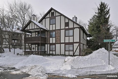 Photo of 708 Thoreau Court, Mahwah, NJ 07430 (MLS # 26006168)