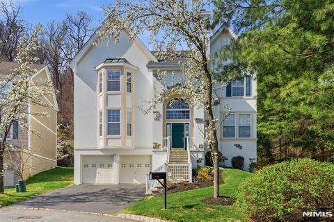 Photo of 1 Skytop Ridge, Oakland, NJ 07436 (MLS # 26021157)