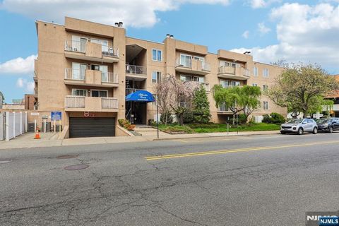 Photo of 105 State Street #1H, Hackensack, NJ 07601 (MLS # 26013696)