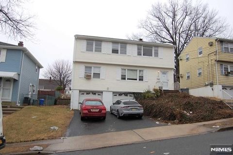 Photo of 420 Kipp Ave, Hasbrouck Heights, NJ 07604 (MLS # 26006614)
