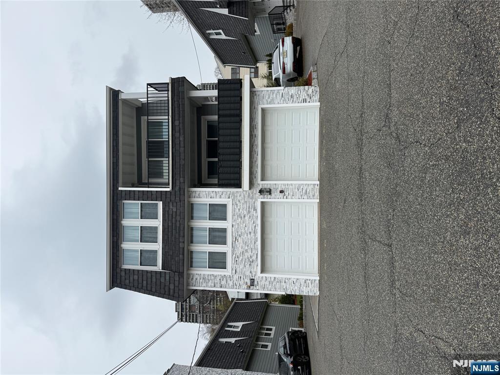 1276 River Rd 2, Edgewater, New Jersey - 3 Bedrooms  
2 Bathrooms  
6 Rooms - 