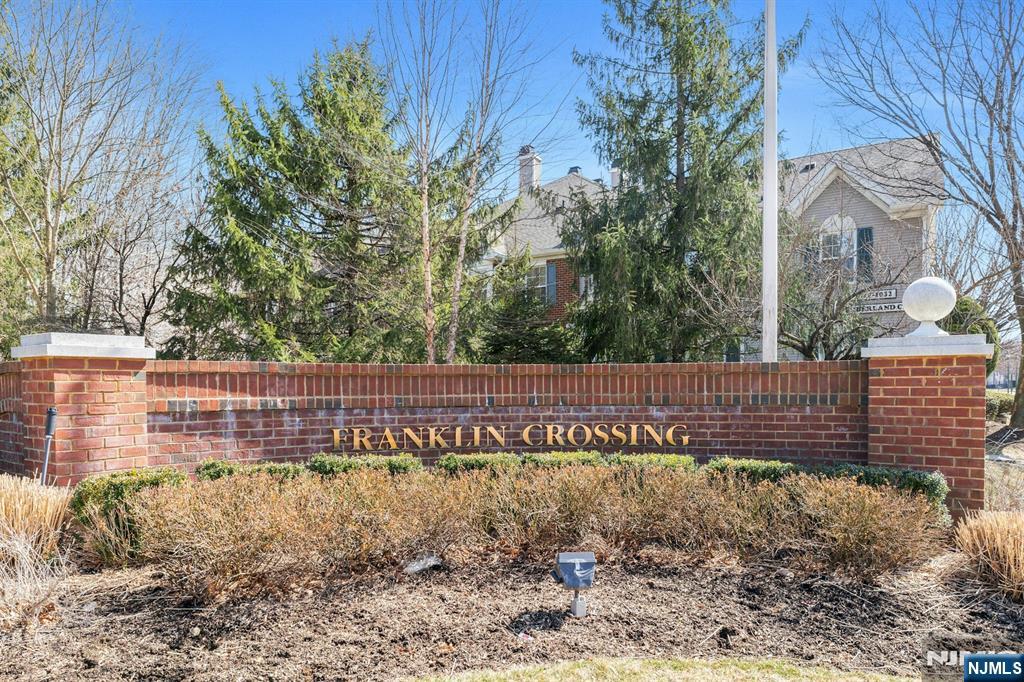 2007 Beatrice Ct, Mahwah, New Jersey - 2 Bedrooms  
2 Bathrooms  
4 Rooms - 