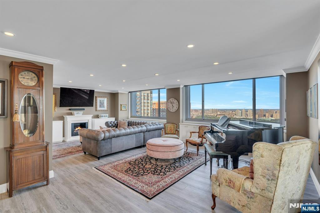 1600 Parker Avenue 27G