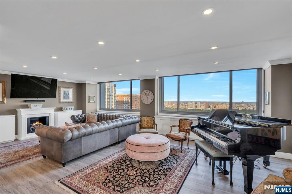 1600 Parker Avenue 27G