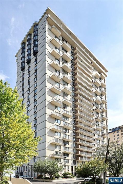 160 Overlook Avenue 10C Hackensack NJ 07601