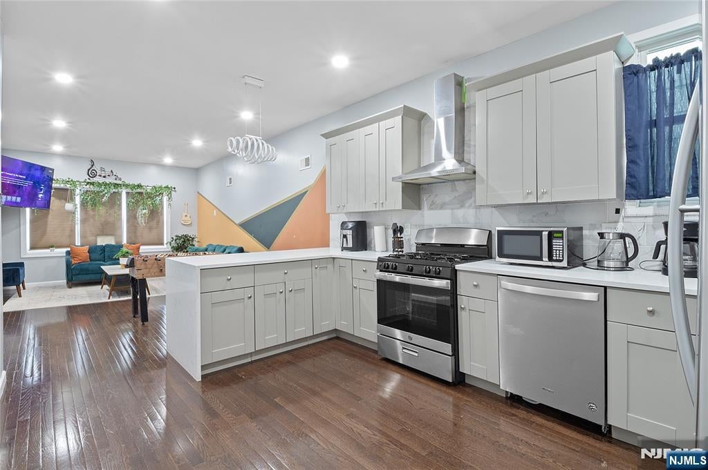 84 3rd Street