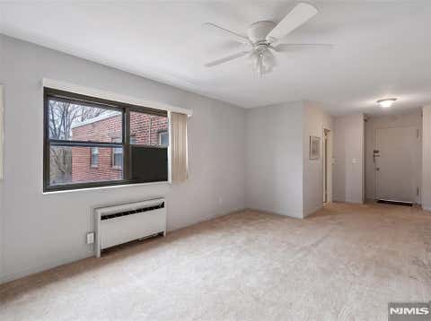 Photo of 420 Park #5C, Fort Lee, NJ 07024 (MLS # 26028531)