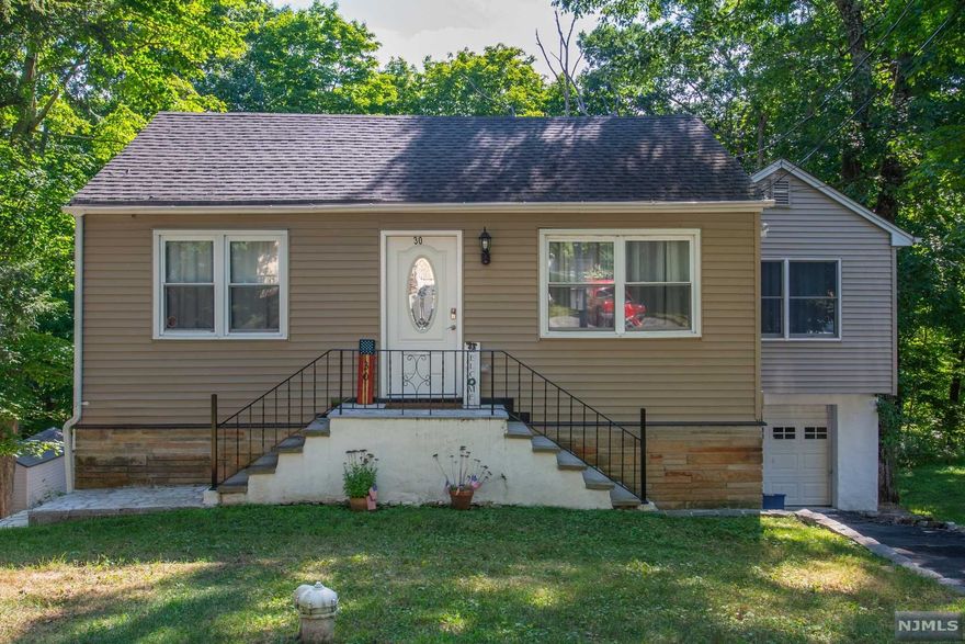 LAKE HOME with 3 spacious bedrooms, 2 baths and garage. Main floor features open living room, a granite eat-in kitchen area granite bathroom and 3 bedrooms! Downstairs has a separate Great room, laundry room and granite bath! Also has spacious backyard and 1 car garage with electric and extra storage. Close to all attractions, 1 block walking distance from Upper Greenwood lake private beach, 1 mile from lake Wawayanda State Park and Greenwood lake, Warwick historic village, Pennings farm, Heavenly Hill farm, Warwick winery and Mountain Creek, Mt Peter skiing!