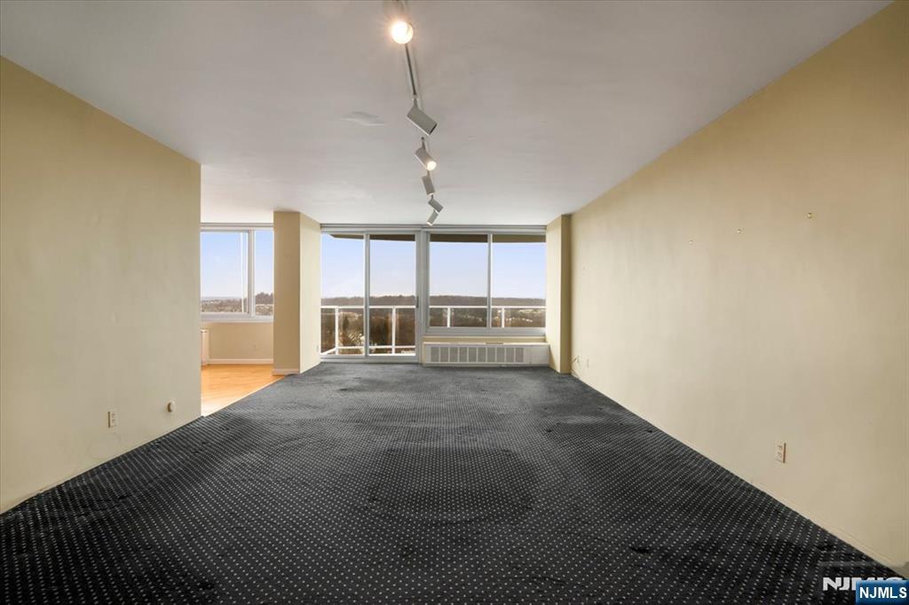 1 Claridge Drive 523