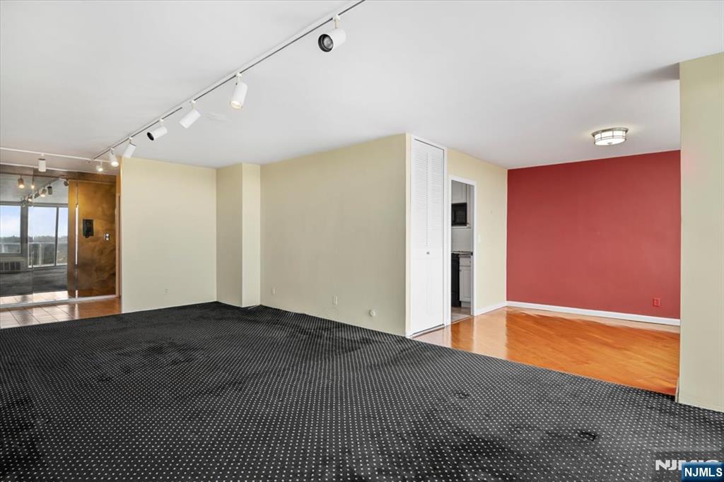 1 Claridge Drive 523