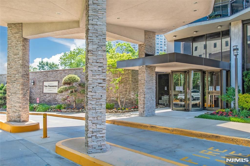 Photo of 2077 Center Avenue #7G, Fort Lee, NJ 07024 (MLS # 26011050)