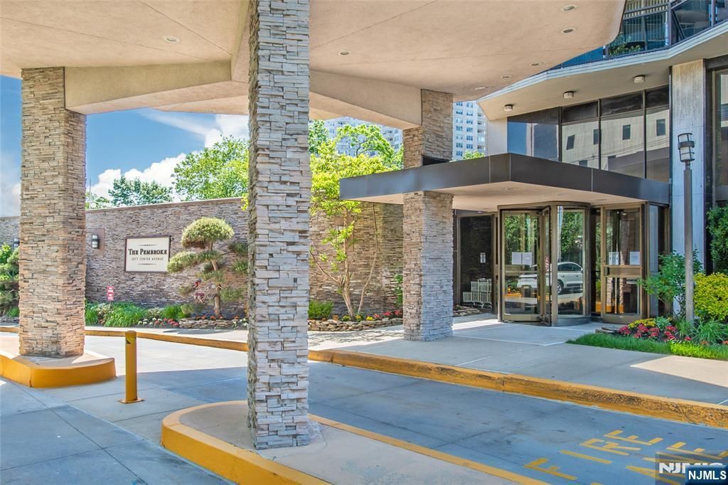 Photo of 2077 Center Avenue #7G, Fort Lee, NJ 07024 (MLS # 26011050)