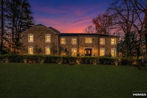Photo of 27 Pine Hill Road, Old Tappan, NJ 07675 (MLS # 26015214)