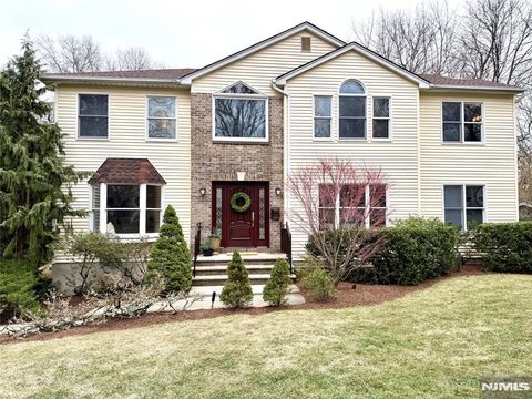 Photo of 435 Morningside Road, Ridgewood Village, NJ 07450 (MLS # 26008710)