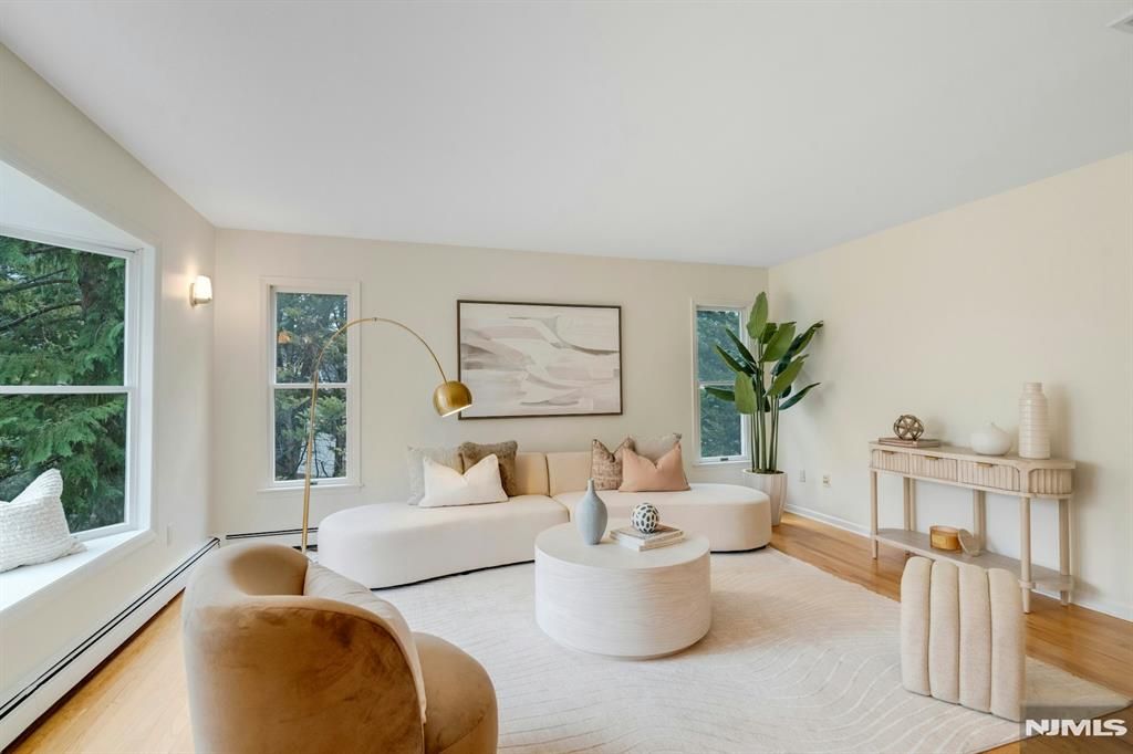 Photo of 435 Morningside Road, Ridgewood Village, NJ 07450 (MLS # 26008710)