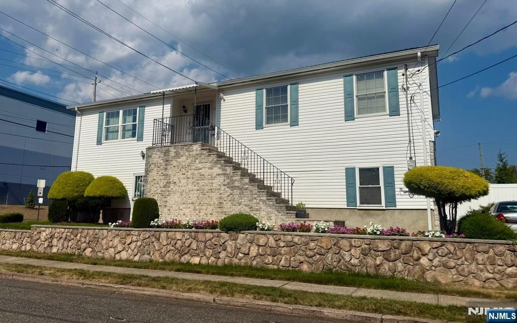 Photo of 202 Fair Lawn Avenue, Fair Lawn, NJ 07410 (MLS # 25027347)