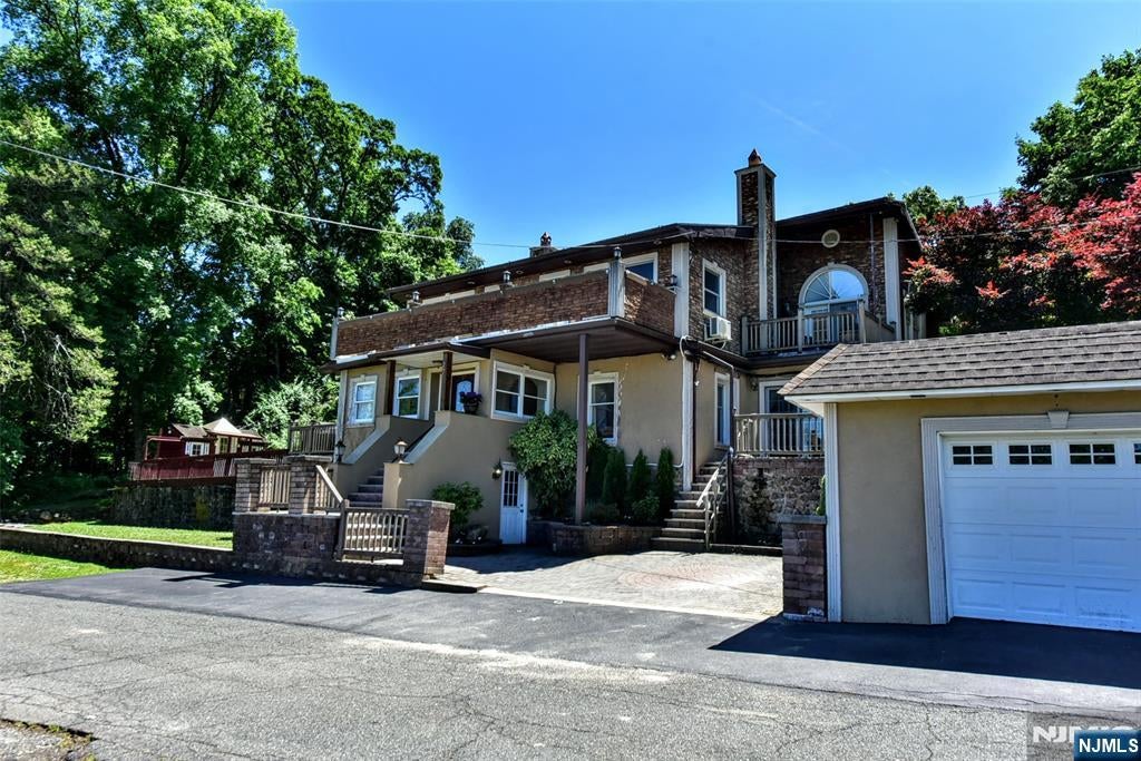 27 Joan Street