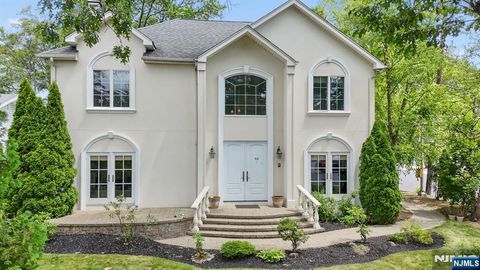 Photo of 519 E Palisade Avenue, Englewood Cliffs, NJ 07632 (MLS # 25026109)