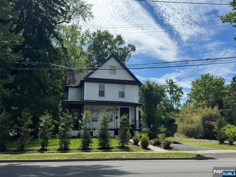 Photo of 40 Grant Ave, Cresskill, NJ 07626 (MLS # 26019091)