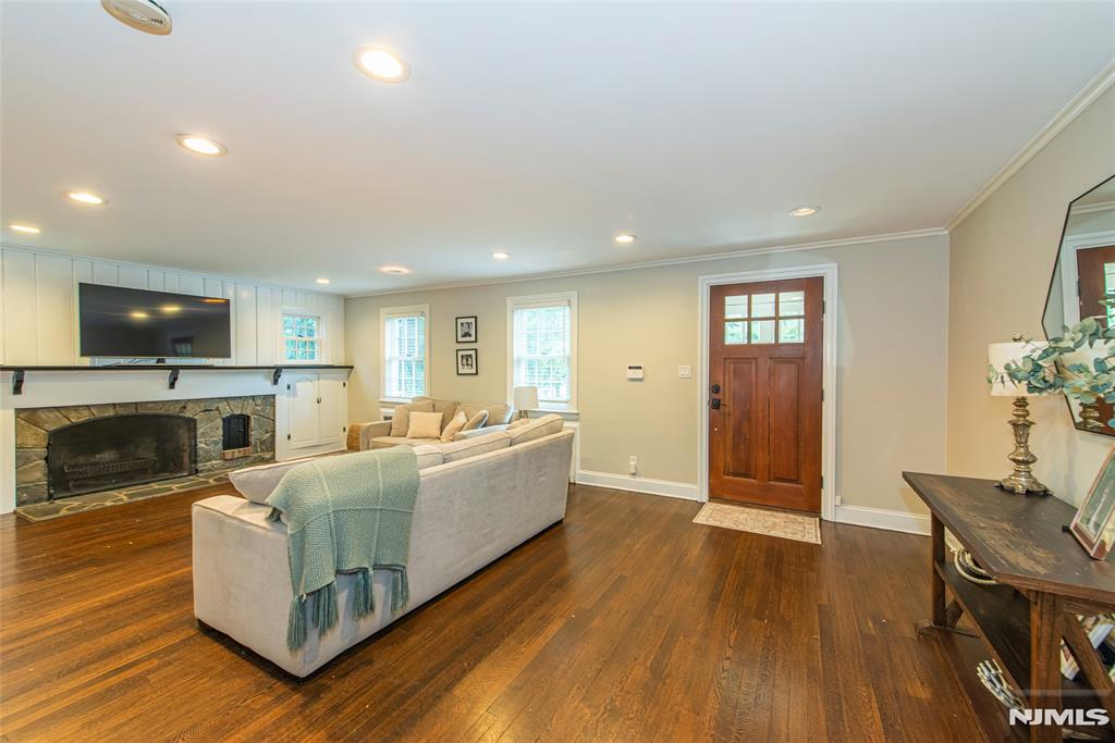 77 Forest Hill Road
