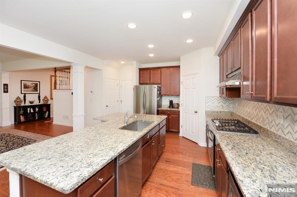 27 Winfield Drive 903