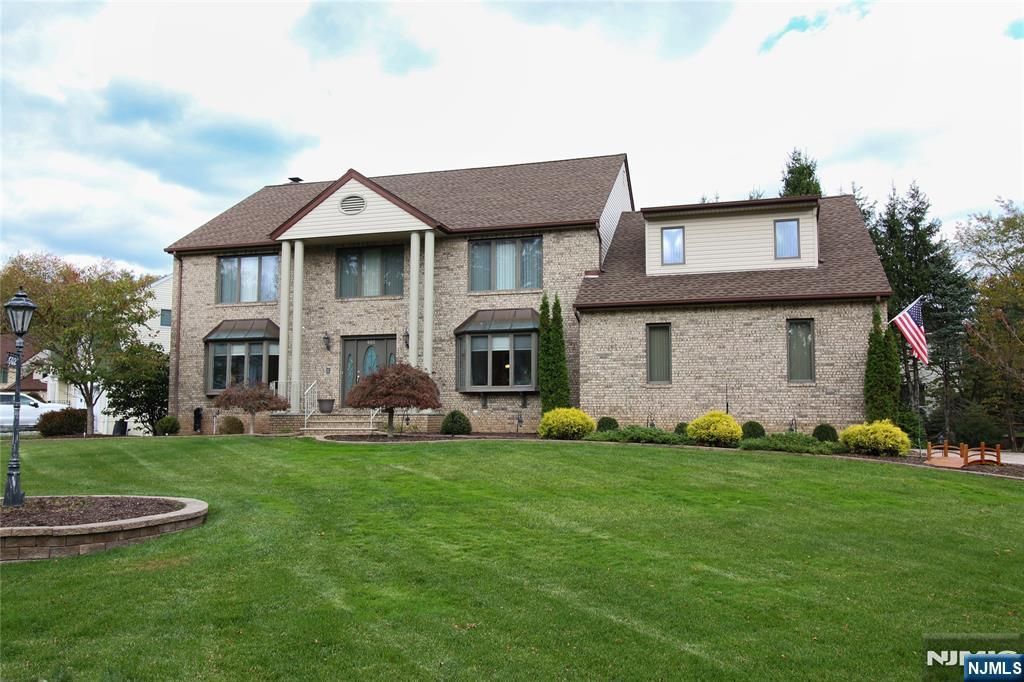 Photo of 602 Mill Run, Paramus, NJ 07652 (MLS # 25038097)