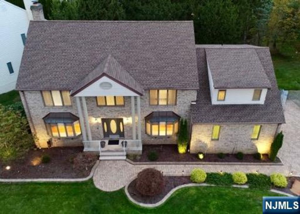 Photo of 602 Mill Run, Paramus, NJ 07652 (MLS # 25038097)