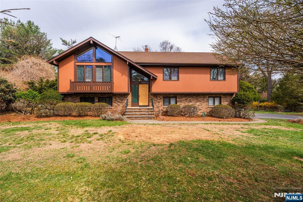Property for Sale at 6 Hill Road, Woodcliff Lake, New Jersey - Bedrooms: 4 
Bathrooms: 3 
Rooms: 9  - $790,000